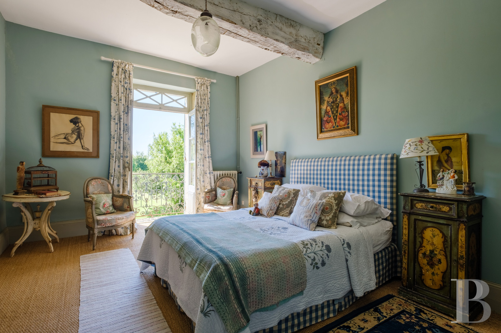 Dans le Gers, à l’ouest de Lectoure, un ancien domaine de production d’armagnac transformé et décoré avec soin - photo  n°12